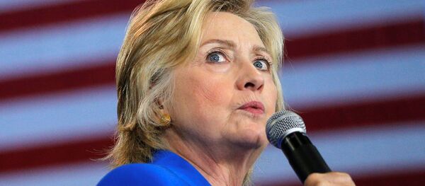 La candidata a la presidencia de EEUU, Hillary Clinton, durante una reunión con sus partidarios - Sputnik Mundo
