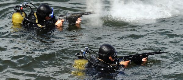 Buzos militares rusos (archivo) - Sputnik Mundo