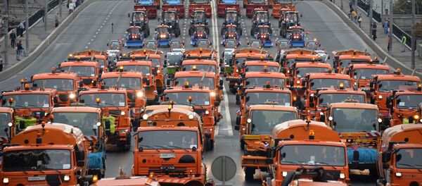 Doble récord: el primer desfile de los servicios públicos urbanos de Moscú Doble récord: el primer desfile de los servicios públicos urbanos de Moscú - Sputnik Mundo