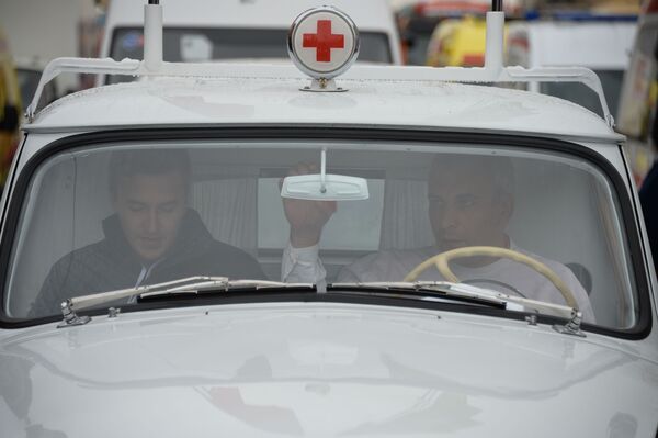 Doble récord: el primer desfile de los servicios públicos urbanos de Moscú - Sputnik Mundo