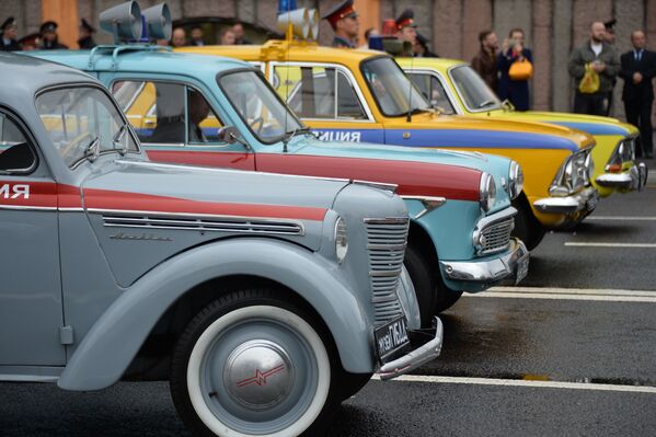 Doble récord: el primer desfile de los servicios públicos urbanos de Moscú - Sputnik Mundo