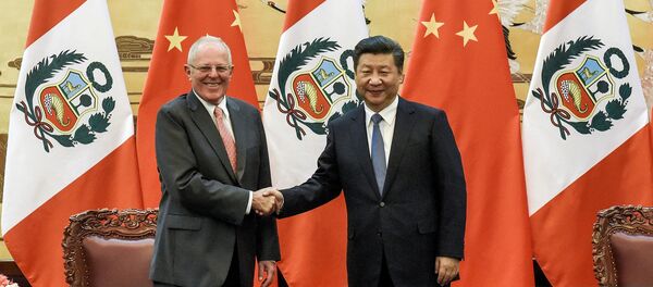 El presidente de Perú,  Pedro Pablo Kuczynski, y el presidente de China, Xi Jinping - Sputnik Mundo