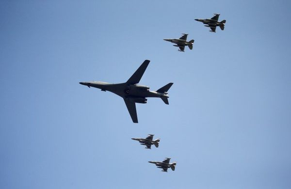 Bombardero B-1B de las Fuerzas Aéreas de EEUU en Corea del Sur Bombardero B-1B de las Fuerzas Aéreas de EEUU en Corea del Sur - Sputnik Mundo