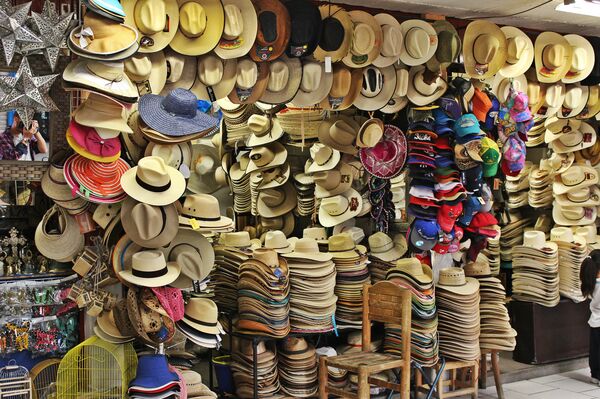 Los sombreros en la tienda - Sputnik Mundo