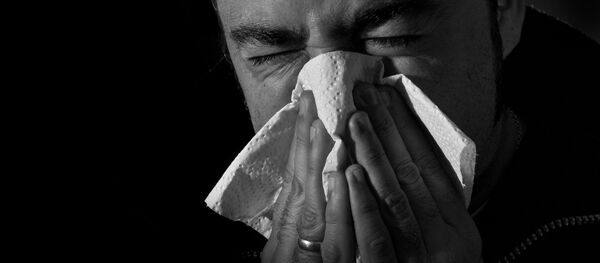 Un hombre resfriado - Sputnik Mundo