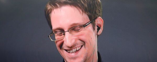 Edward Snowden, exanalista de la Agencia de Seguridad Nacional de EEUU Edward Snowden, exanalista de la Agencia de Seguridad Nacional de EEUU - Sputnik Mundo