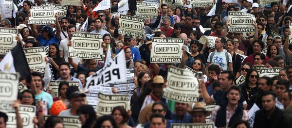 Marcha contra Enrique Peña Nieto, en México - Sputnik Mundo