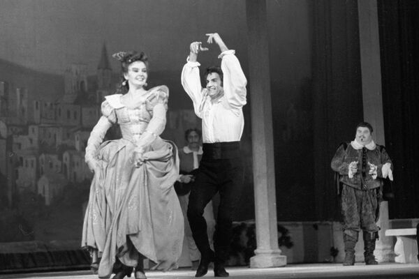 Vladímir Zeldin en el espectáculo El maestro de danzar - Sputnik Mundo