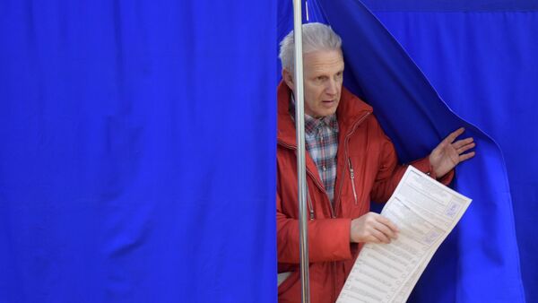 Exministro de Educación de Rusia, Andréi Fursenko, durante las elecciones en Moscú - Sputnik Mundo