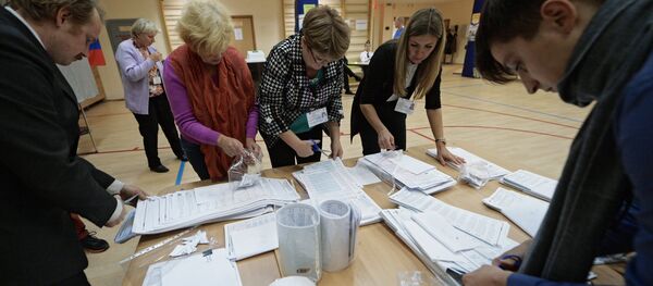 Uno de los colegios electorales en Rusia - Sputnik Mundo