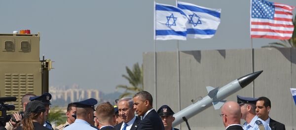 US President Barack Obama (C-R), escorted by Israeli Prime Minister Benjamin Netanyahu (C-L), - Sputnik Mundo