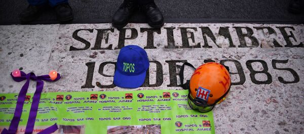 México rinde homenaje a las víctimas de los sismos de 1985 - Sputnik Mundo