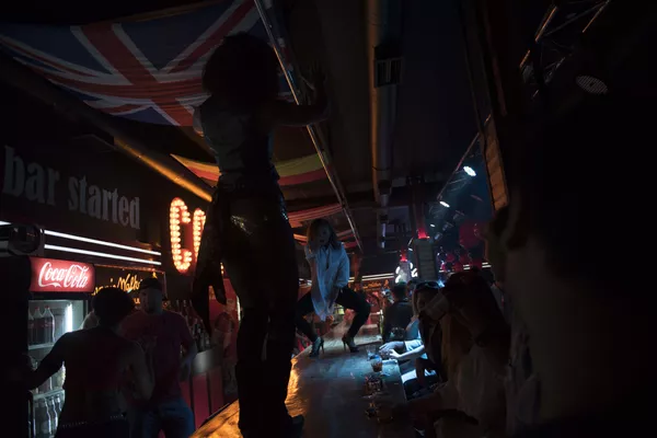 Bar Coyote Ugly en Kirguistán Bar Coyote Ugly en Kirguistán - Sputnik Mundo