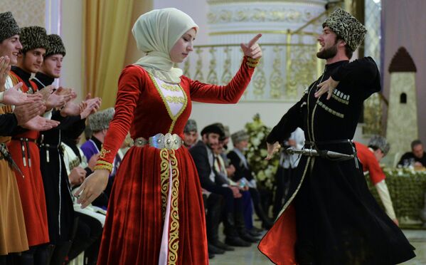 Las participantes en los actos dedicados a la celebración del Día de la Mujer Chechena, en Grozni. - Sputnik Mundo
