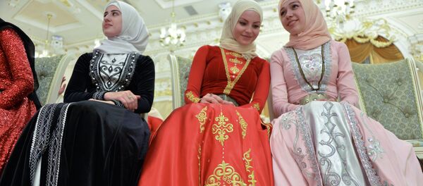 Chicas chechenas en hiyab - Sputnik Mundo