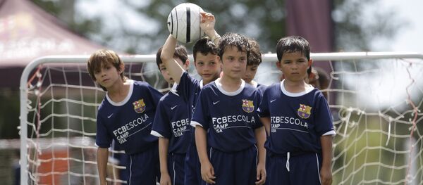 Los niños en la escuela de fútbol - Sputnik Mundo
