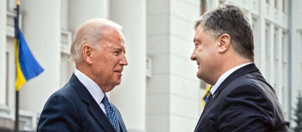 Joe Biden, vicepresidente de EEUU, y Petró Poroshenko, presidente de Ucrania - Sputnik Mundo
