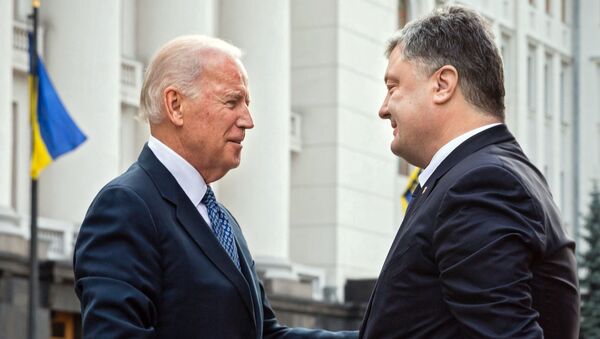 Joe Biden, vicepresidente de EEUU, y Petró Poroshenko, presidente de Ucrania - Sputnik Mundo