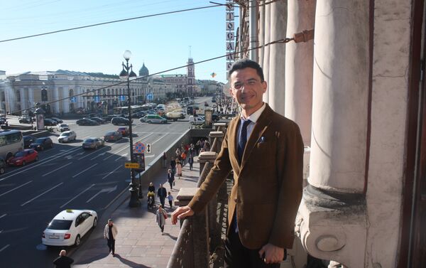 Fernando Carrera, el fundador y director del Centro de lengua y cultura española “Adelante Fernando Carrera, el fundador y director del Centro de lengua y cultura española “Adelante - Sputnik Mundo