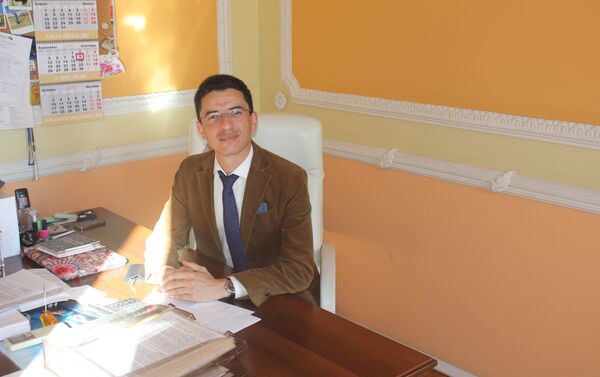 Fernando Carrera, el fundador y director del Centro de lengua española y cultura “Adelante Fernando Carrera, el fundador y director del Centro de lengua española y cultura “Adelante - Sputnik Mundo