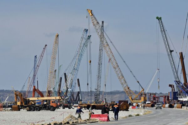 La construcción del puente de Crimea - Sputnik Mundo
