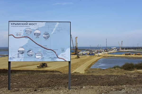 La construcción del puente de Crimea - Sputnik Mundo