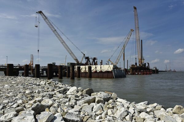 La construcción del puente de Crimea - Sputnik Mundo