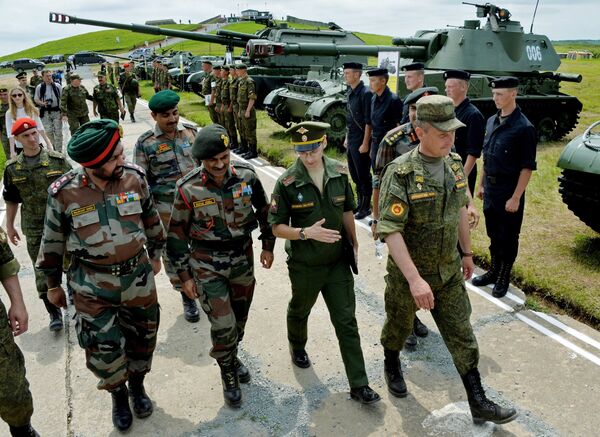 Las maniobras ruso-indias de las tropas de tierra Indra-2016 - Sputnik Mundo