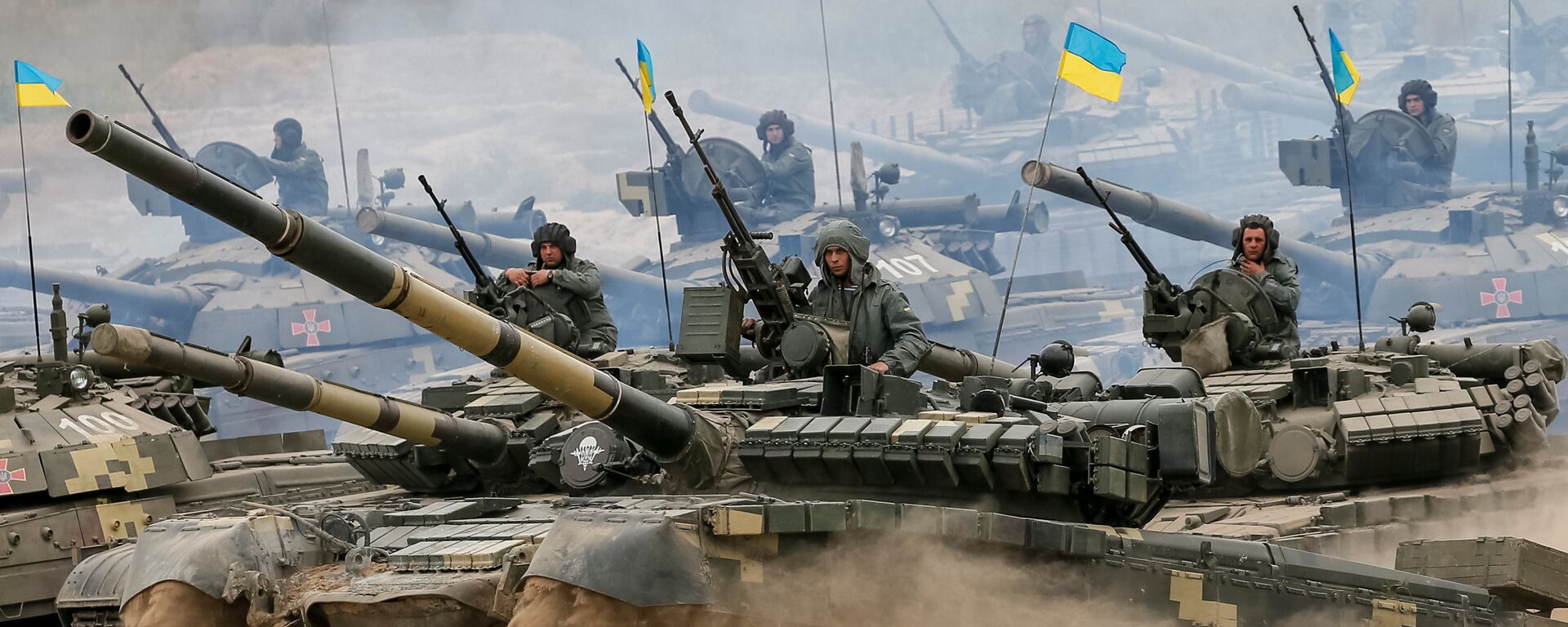 Tank crew are seen as they take part in a military exercise in the training centre of Ukrainian Ground Forces near Goncharivske - Sputnik Mundo, 1920, 30.04.2021