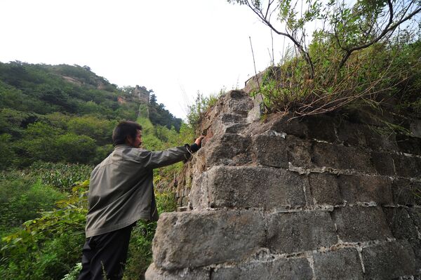 El fragmento de La Gran Muralla antes de la restauración El fragmento de La Gran Muralla antes de la restauración - Sputnik Mundo