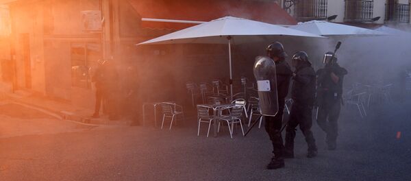 Policía española durante la manifestación ilegal a favor de los prisioneros de ETA - Sputnik Mundo