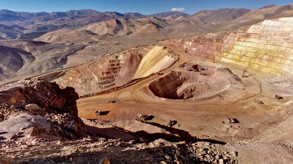 Argentine Government suspended Canadian Barrick Gold after confirming a new cyanide spill in a gold mine in San Juan province, west of Argentine - Sputnik Mundo