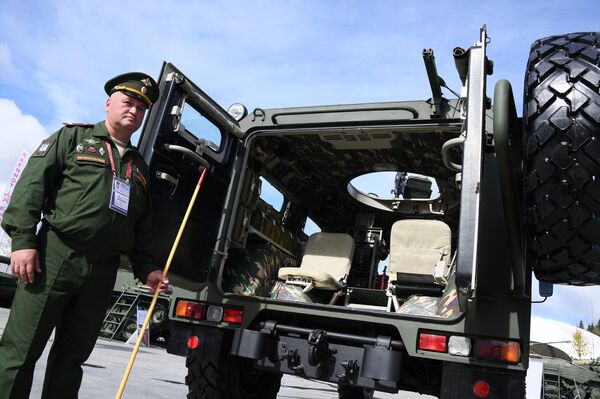 Vehículo blindado Tigr-M - Sputnik Mundo