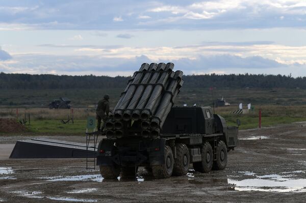 Lanzacohetes múltiple Smerch - Sputnik Mundo