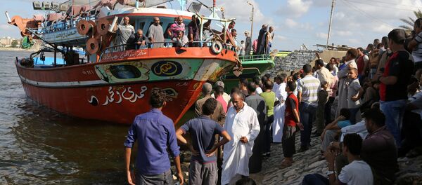 Los refugiados del barco que naufragó Los refugiados del barco que naufragó - Sputnik Mundo