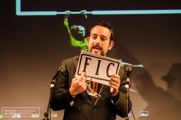 Iván Corral, productor ejecutivo de la compañía circense Tranzat Iván Corral, productor ejecutivo de la compañía circense Tranzat - Sputnik Mundo