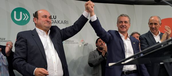 Presidente del PNV Andoni Ortuzar y candidato del PNV a la reelección Íñigo Urkullu - Sputnik Mundo