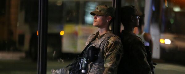 Un miembro de la guardia nacional de EEUU Un miembro de la guardia nacional de EEUU - Sputnik Mundo