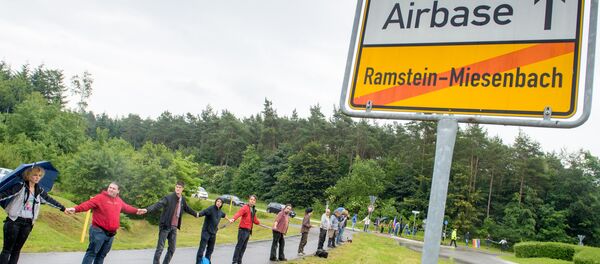 Activists attend a rally Stop-Ramstein on the road leading to US Air Force Base in Ramstein-Miesenbach on June 11, 2016 - Sputnik Mundo