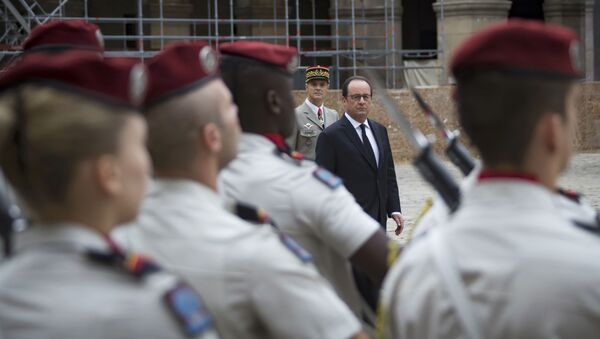 François Hollande, presidente de Francia, rinde homenaje a los harkis - Sputnik Mundo