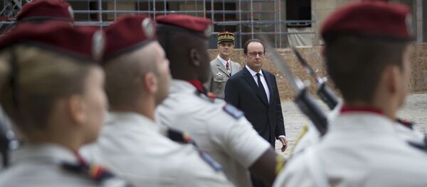 François Hollande, presidente de Francia, rinde homenaje a los harkis François Hollande, presidente de Francia, rinde homenaje a los harkis - Sputnik Mundo