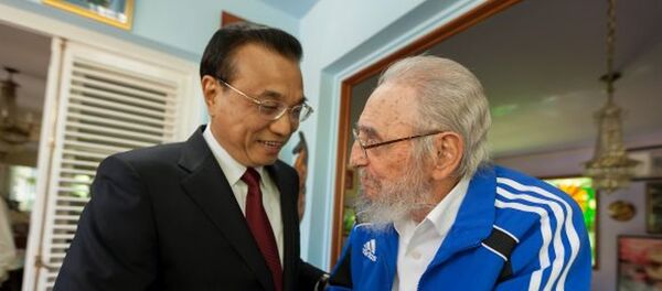 El primer ministro de China, Li Keqiang, y el expresidente cubano, Fidel Castro - Sputnik Mundo
