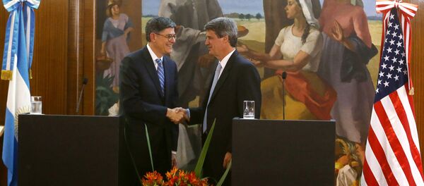 Ministro de Hacienda y Finanzas, Alfonso Prat-Gay y el secretario del Tesoro norteamericano Jack Lew - Sputnik Mundo