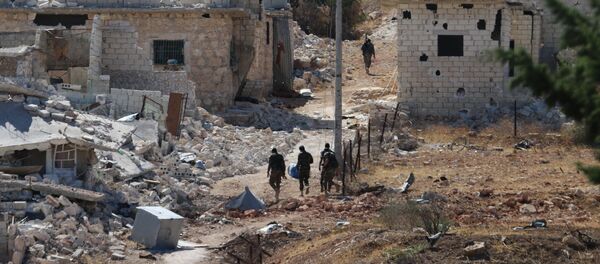 Los militares sirios en el campo de refugiados Handarat, al noroeste de Alepo - Sputnik Mundo