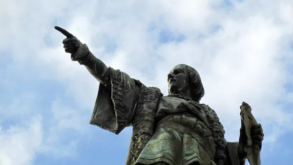 La estatua del conquistador Cristobal Colón en Barcelona - Sputnik Mundo