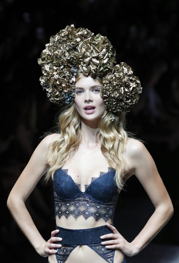 Lencería y alta moda en París - Sputnik Mundo