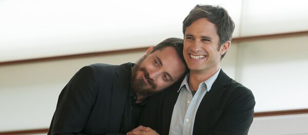 Chilean film director Pablo Larrain (L) and Mexican actor Gael Garcia Bernal joke as they pose during a photocall after the screening of their film Neruda during the 64th San Sebastian Film Festival, in the northern Spanish Basque city of San Sebastian on September 17, 2016. The festival, held each year in San Sebastian, a picturesque seaside resort on the Atlantic coast, was originally intended to honour Spanish language films but has established itself as one of the most important movie festivals in the world. - Sputnik Mundo