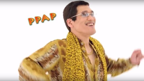 (PPAP)ペンパイナッポーアッポーペン(PEN-PINEAPPLE-APPLE-PEN Official)／ピコ太郎(PIKOTARO) - Sputnik Mundo