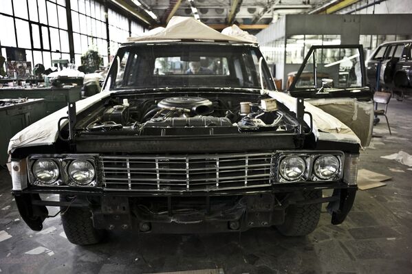 El espíritu soviético de los legendarios automóviles ZIL - Sputnik Mundo