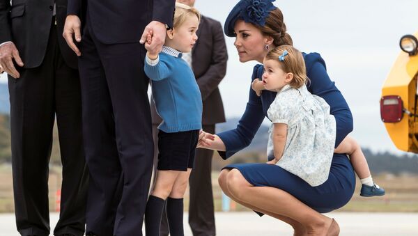 El príncipe Guillermo, la duquesa Catalina de Cambridge, el príncipe Jorge y la princesa Carlota durante su visita a Canadá. - Sputnik Mundo